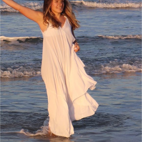 White flowy dress - Picture 7 of 8